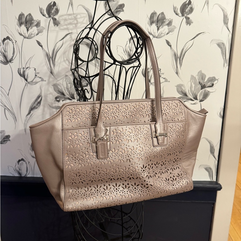 Coach Taylor Eyelet Leather Carryall Purse Silver Putty Bag NWOT